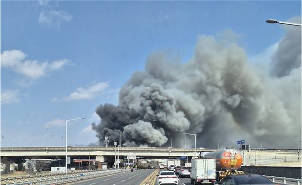 20일 대전 대덕구 한 자동차 부품 공장에서 화재가 발생했다.사진=독자제공