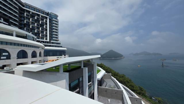 쏠비치 남해는 바다를 조망할 수 있는 입지와 지중해풍 건축미를 갖춘 프리미엄 리조트로 주목받고 있다. 김현우 기자