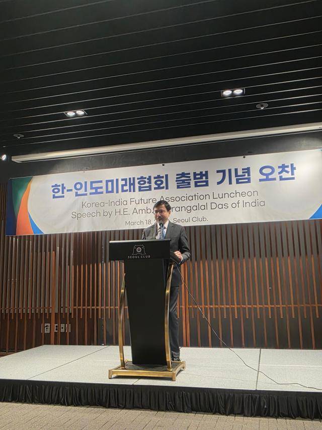 18일 서울 중구 장충동 서울클럽에서 열린 한-인도 미래협회(KIFA) 초청 오찬 강연에서 고랑랄 다스 주한 인도대사가 발언하고 있다. [사진=한-인도 미래협회 제공]