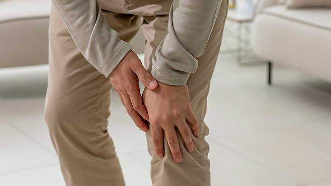 체외충격파 치료는 손상된 조직의 회복을 돕고 환자의 전반적인 삶의 질을 높이는 데 기여하는 치료법｜출처: 클립아트코리아