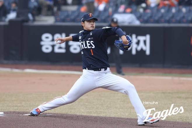 한화 문동주가 15일 대전 한화생명 볼파크에서 열린 2026 KBO리그 시범경기 SSG와 경기에 선발 등판해 역투하고 있다. 사진 | 한화 이글스