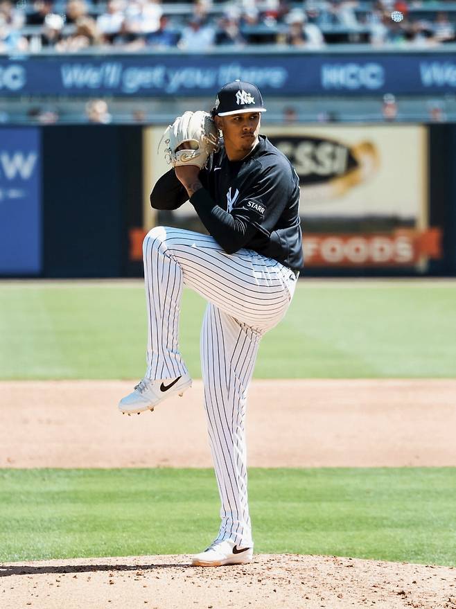 뉴욕 양키스 최고의 유망주 투수로 꼽히는 카를로스 라그란헤는 키 2m1을 자랑하고 최고 103.1마일의 직구 스피드를 갖고 있다. 사진=뉴욕 양키스 구단 공식 X 계정