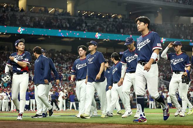 WBC, 한국 4강행 좌절

    (마이애미=연합뉴스) 윤동진 기자 = 13일(현지시간) 미국 플로리다주 마이애미 론디포파크에서 열린 월드베이스볼클래식(WBC) 대한민국 대 도미니카공화국 준준결승전. 7회말 심판의 콜드게임 선언으로 0-10에 게임을 종료, 패배한 한국 선수들이 더그아웃으로 향하고 있다. 2026.3.14

    mon@yna.co.kr

(끝)





<저작권자(c) 연합뉴스, 무단 전재-재배포, AI 학습 및 활용 금지>