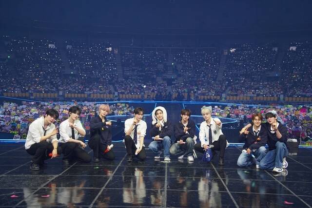 9인조 제로베이스원은 활동 기간이 정해져 있는 '시한부 족쇄'가 채워져 있었지만, 5인조 제로베이스원은 그 족쇄를 풀고 좀 더 장기적인 플랜을 갖고 나아갈 수 있다. 사진은 지난 15일 서울 앙코르 콘서트 모습. /웨이크원