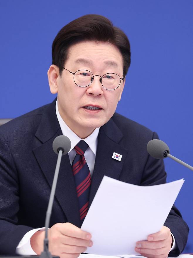 이재명 대통령이 지난 19일 청와대에서 열린 수석보좌관회의에서 발언을 하고 있다. 뉴스1