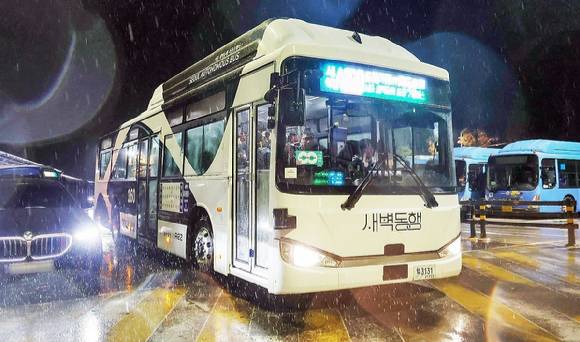 지난해 5월 '새벽동행 자율주행버스' A160 버스가 서울 도봉구 도봉산역 광역환승센터에서 영등포역 방면으로 출발하고 있다. [사진=연합뉴스]