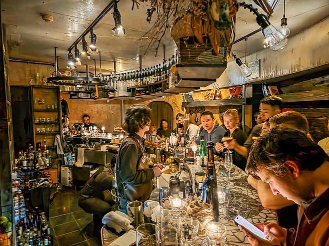 도톤보리 인근의 ‘바 나유타’.