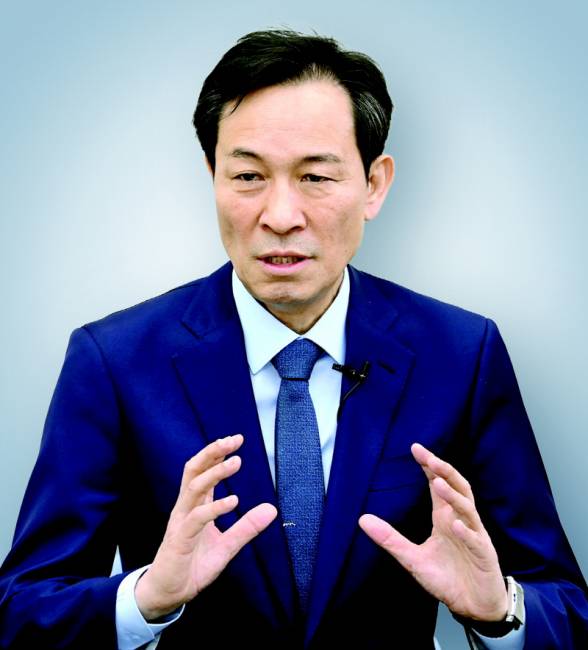 우상호 더불어민주당 도지사 예비후보가 17일 본사 스튜디오에서 ‘6·3 지방선거 직격인터뷰’를 가졌다.서영 기자