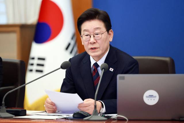 ▲ 이재명 대통령이 19일 청와대에서 열린 수석보좌관회의에서 발언하고 있다. 청와대통신사진기자단