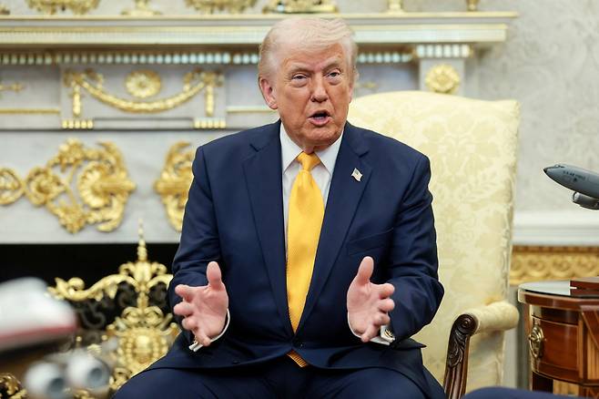 U.S. President Donald Trump speaks during a meeting with Japanese Prime Minister Sanae Takaichi in the Oval Office at the White House in Washington, on Marh 19. [REUTERS/YONHAP]