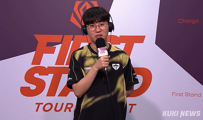 김기인이 19일(한국시간) 브라질 상파울루 라이엇 게임즈 아레나에서 열린 라이언과 ‘2026 퍼스트 스탠드 토너먼트(FST)’ B조 승자전에서 세트스코어 3-0으로 승리한 뒤 쿠키뉴스와 화상 인터뷰에 임하고 있다. 김영건 기자