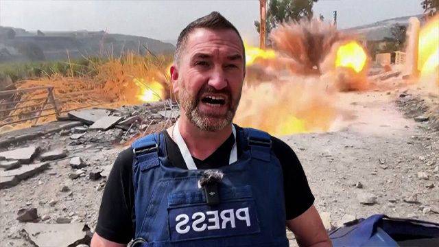 레바논에서 생방송 리포트 도중 이스라엘군 공습 피하려는 러시아 '럽틀리' 기자. 럽틀리 텔레그램 계정 캡처