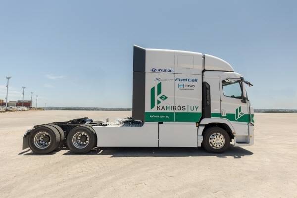친환경 물류 구축 프로젝트 투입을 위해 우루과이 현지에 공급된 현대차 엑시언트 수소전기트럭 [사진 제공=현대차]