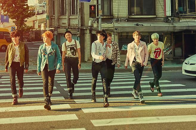 2015년 11월 ‘화양연화 pt.2’ 앨범 발매 당시 BTS 활동 모습. <빅히트뮤직>