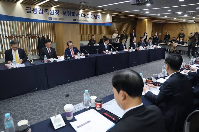 이찬진 금융감독원장이 지난달 26일 오후 서울 종로구 생명보험교육문화센터에서 열린 보험회사 CEO들과 간담회에서 발언하고 있다. /사진=뉴스1 Copyright (C) 뉴스1. All rights reserved. 무단 전재 및 재배포, AI학습 이용 금지. /사진=(서울=뉴스1) 이광호 기자