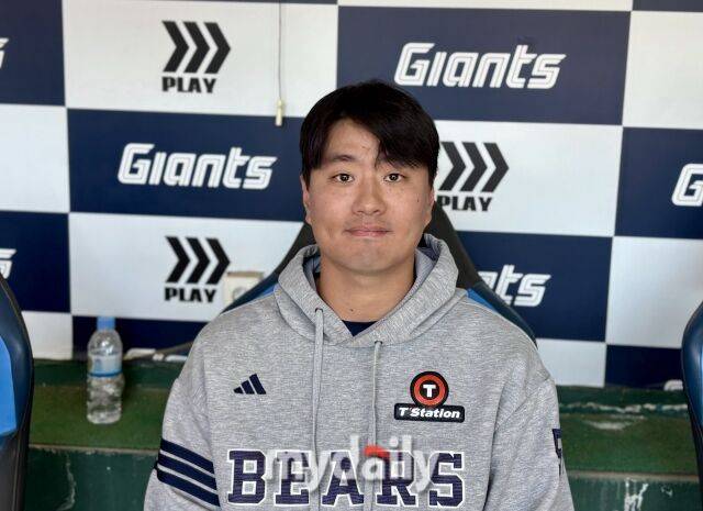 더그아웃에서 만난 이영하./부산=김희수 기자