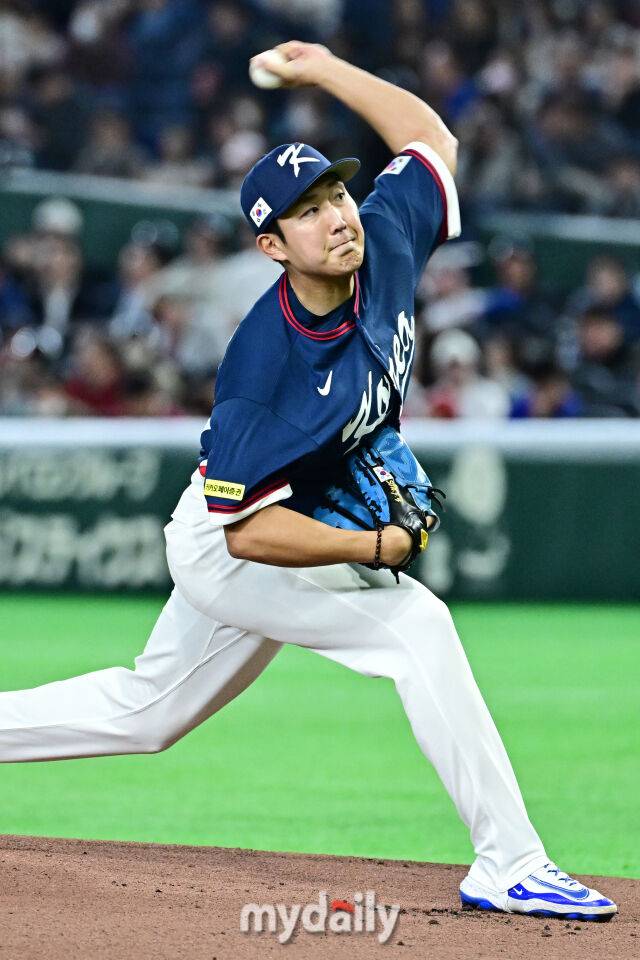 9일 일본 도쿄돔에서 열린 2026 월드 베이스볼 클래식(WBC) 조별리그 한국-호주 경기.손주영이 선발로 나와 힘차게 투구하고 있다./마이데일리