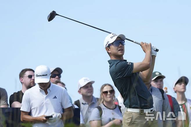 [포트러시=AP/뉴시스] LIV 골프 코리안 골프클럽(GC)의 송영한. 사진은 지난해 7월 디오픈 당시. 2025.07.16.