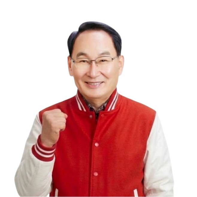 ][거제=뉴시스] 신정철 기자= 국민의힘 경남 거제시장 예비후보 권민호 전 거제시장은 20일, 경남도 생활지원금 환영을 발표하면서 ‘거제형 지원금’ 추가 추진 공약을 발표했다.(사진=권민호후보선대본 제공).2026.03.20. photo@newsis.com *재판매 및 DB 금지