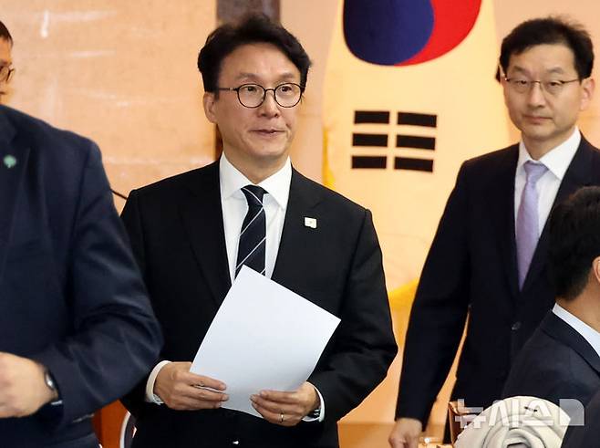 [서울=뉴시스] 추상철 기자 = 김민석 국무총리가 20일 오후 서울 종로구 정부서울청사에서 열린 정부 드론·대드론 통합TF 회의에 참석하고 있다. 2026.03.20. scchoo@newsis.com