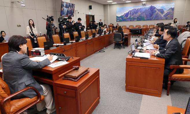 20일 국회에서 열린 '윤석열 정권 정치검찰 조작 기소 의혹 사건 진상규명 국정조사' 특별위원회(국조특위) 첫 회의가 국민의힘 의원들이 "조작기소가 아니라 이재명 대통령 죄지우기 특위"라고 반발해 퇴장한 가운데 열리고 있다. 연합뉴스