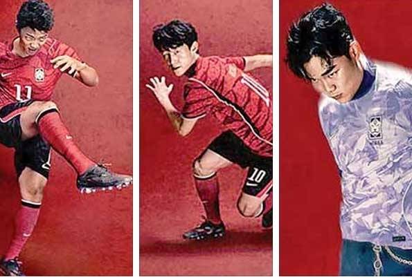 ‘호랑이의 기습’ 콘셉트… 축구대표팀 월드컵 유니폼 공개 - 오는 6월 2026 북중미월드컵에서 한국 대표팀이 입을 유니폼이 19일 공개됐다. ‘호랑이의 기습’을 디자인 콘셉트로 한 유니폼은 ‘백호’의 강인함과 응집된 에너지를 디자인에 담았다. 황희찬(왼쪽)과 이재성(가운데)이 모델로 나선 홈 유니폼은 백호를 모티브로 삼아 팀의 회복력과 단결, 결정적인 순간에 폭발하는 공격력을 시각적으로 풀어냈다. 오현규(오른쪽)가 입은 원정 유니폼에는 ‘기습’ 서사를 적용해 에너지와 폭발적인 기세를 담았다. 대표팀 유니폼은 23일 공식 출시되며 28일 코트디부아르와의 평가전에서 선수들이 처음으로 착용한다. 나이키 제공