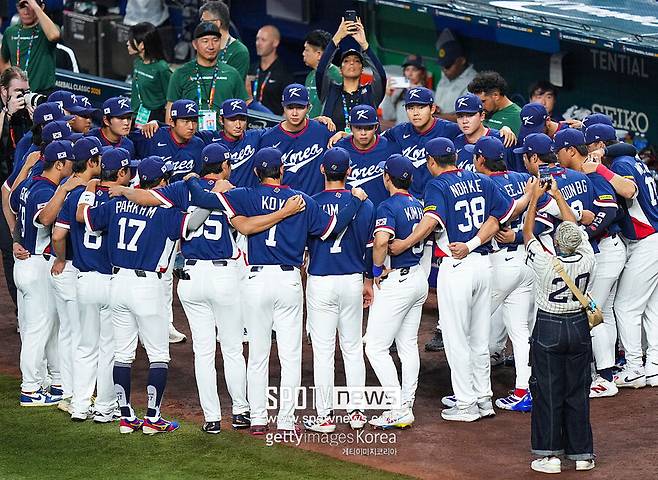 ▲ 한국 WBC 대표팀 선수들이 도미니카공화국과 8강전을 앞두고 결의를 다지고 있다.