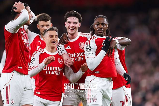 ▲ 프리미어리그가 챔피언스리그에서 대거 탈락했다. 무너진 종가의 자존심과 추가 티켓 확보라는 현실적 과제를 동시에 짊어진 아스널과 리버풀 두 팀의 행보에 시선이 집중되고 있다.