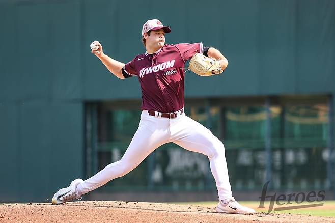 2026시즌 키움 히어로즈가 영입한 미국 출신 우완 네이선 와일스. 지난 16일 롯데 자이언츠와의 시범경기에서 3이닝 4실점으로 부진했다. 사진 키움 히어로즈
