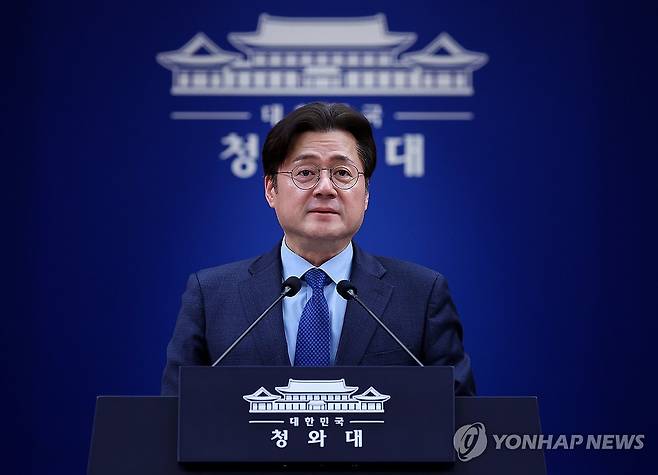 홍익표 정무수석, 서울-양평 고속도로 사업 재개 관련 브리핑 (서울=연합뉴스) 김도훈 기자 = 홍익표 정무수석이 20일 청와대 춘추관에서 서울-양평 고속도로 사업 재개 관련 브리핑을 하고 있다. 2026.3.20 superdoo82@yna.co.kr