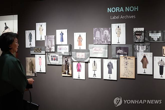 시대를 앞서간 '노라 노' 패션 (서울=연합뉴스) 강민지 기자 = 20일 서울 강남구 경기여고 100주년기념관 내 경운박물관에서 '노라 노: 퍼스트 & 포에버(First & Forever)'전시가 열리고 있다. 2026.3.20 mjkang@yna.co.kr