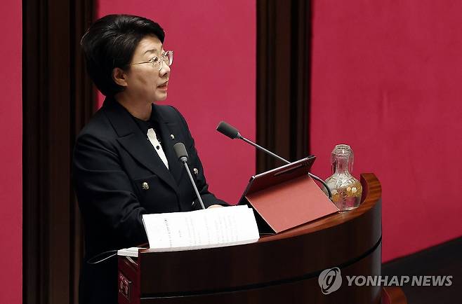 무제한 토론하는 이달희 의원 (서울=연합뉴스) 이동해 기자 = 국민의힘 이달희 의원이 20일 국회에서 열린 3월 임시국회 2차 본회의에서 중대범죄수사청 설치법에 대한 무제한 토론(필리버스터)을 하고 있다. 2026.3.20 eastsea@yna.co.kr