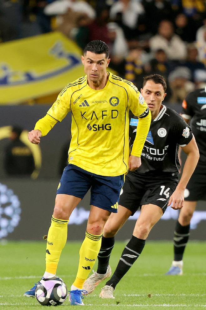 Nassr's Portuguese forward 07 Cristiano Ronaldo runs with the ball during the Saudi Pro League football match between al-Nassr and al-Shabab at al-Awwal Park stadium, in Riyadh on January 17, 2026. (Photo by Fayez Nureldine / AFP)