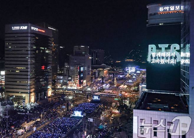 방탄소년단(BTS)이 21일 서울 광화문광장에서 'BTS 컴백 라이브: 아리랑' 발매 기념 컴백 공연을 하고 있다. 2026.3.21 ⓒ 뉴스1 사진공동취재단