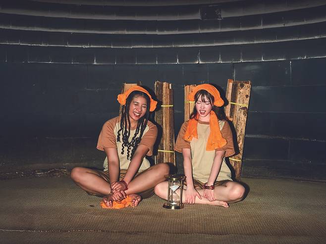 한국관광공사는 해외 ‘아미’들의 국내 관광 및 지역 방문으로 이어질 수 있도록 온·오프라인 연계 마케팅을 강화했다. 사진은 관광공사-네이버의 ‘비로컬’ 캠페인. 한국관광공사 제공