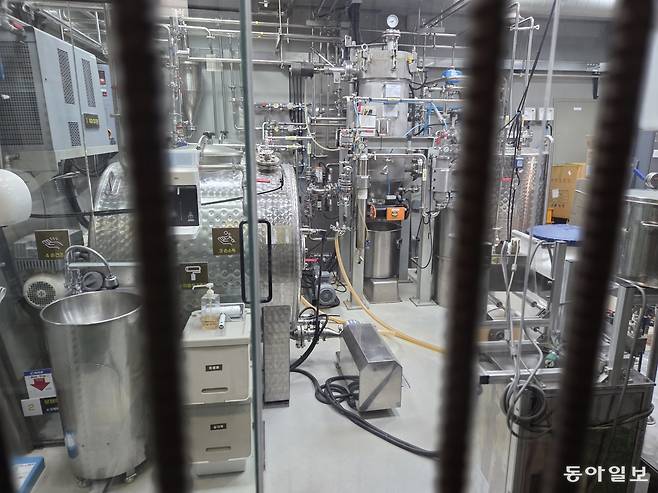 서울 중구 ‘쿠앤즈버킷’ 사옥 2, 3층에서는 직접 기름을 만든다. 들기름은 저온과 냉압착 방식 2종류 제품이 있다. 이설 기자 snow@donga.com