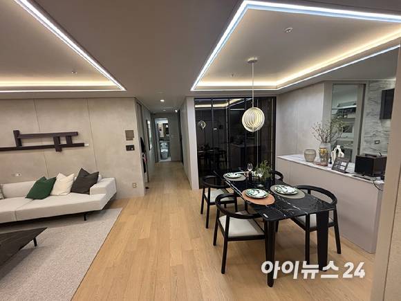 '더샵 프리엘라' 견본주택 전용 84㎡ 유니트 내부가 보이고 있다. 2026.03.20 [사진=김민지 기자]