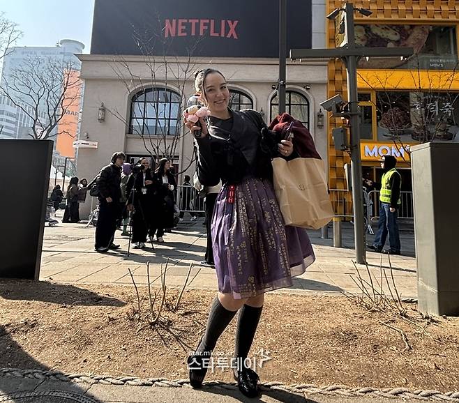 BTS 팬이라고 밝힌 수로지오 이와나(25) 씨. 사진l이다겸 기자