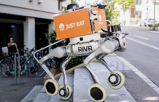 아마존은 19일(현지시간) 스위스 취리히 기반 로봇 스타트업 리버(RIVR)를 인수했다./사진=리버