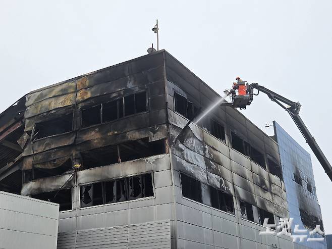 화재로 73명의 사상자가 발생한 대전 대덕구 자동차부품 제조공장 모습. 박우경 기자
