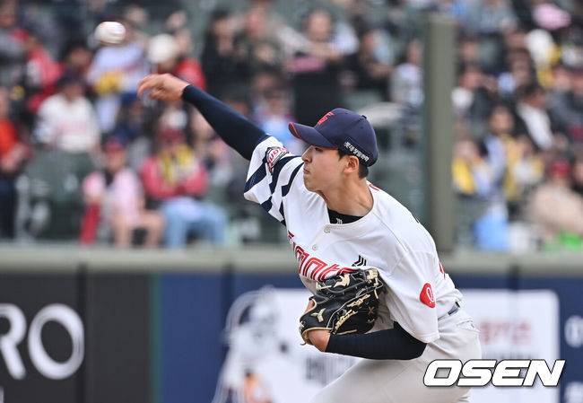 [OSEN=부산, 이석우 기자] 15일 부산 사직야구장에서 2026 신한 SOL KBO 리그 롯데 자이언츠와 LG 트윈스의 시범경기가 열렸다. 홈팀 롯데는 비슬리가, 방문팀 LG는 이민호가 선발 출전했다.롯데 자이언츠 김태균이 역투하고 있다. 2026.03.15 / foto0307@osen.co.kr
