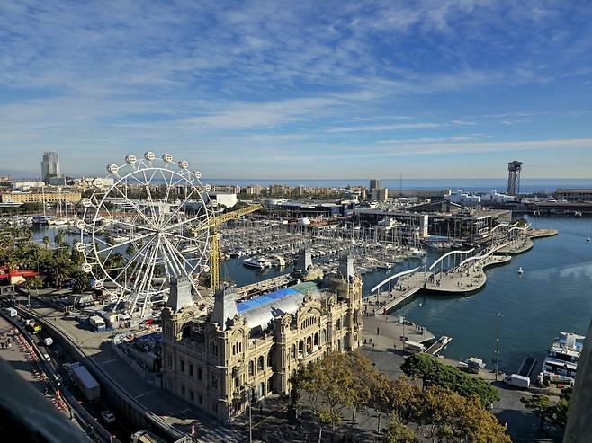 바르셀로나 콜롬버스 기념탑 전망대에서 본 포트 벨.