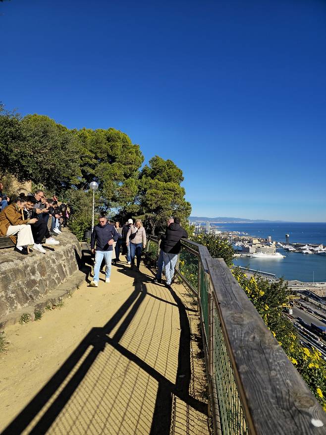 몬주익 성 산책로.