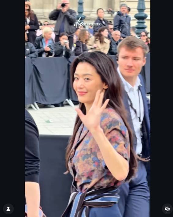 ▲ 프랑스 패션쇼에 참석한 전지현. 출처ㅣ 딥매거진 인스타그램