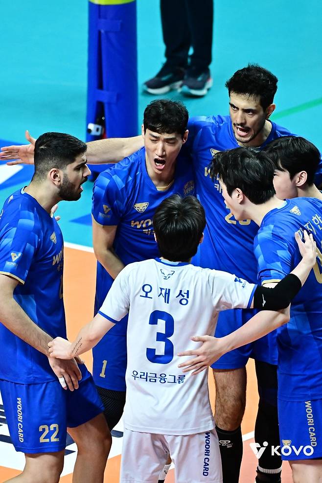 득점 후 기뻐하는 우리카드 선수들 [한국배구연맹 제공. 재판매.DB 금지]