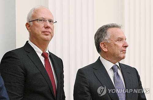 키릴 드미트리예프 푸틴 특사(왼쪽)와 스티브 윗코프 미 중동대사(오른쪽) [KRISTINA KORMILITSINA/EPA 연합뉴스 자료사진. 재판매 및 DB 금지]