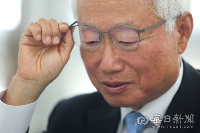 キム・チャンジョン前憲法裁判官が20日、大邱毎日新聞社でインタビューをしている。アン・ソンワン記者 asw0727@imaeil.com