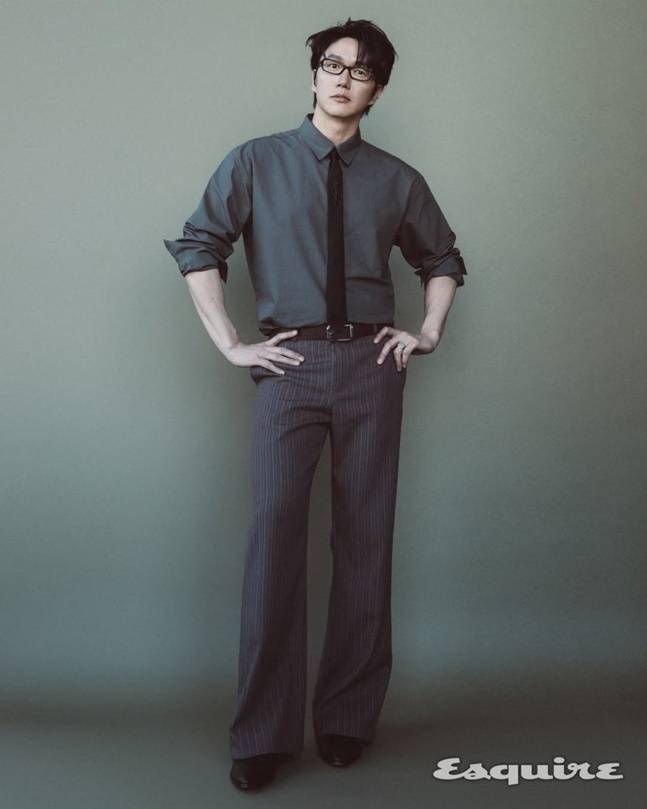 식단과 운동을 병행해 두 달 만에 약 10kg를 감량한 성시경. 살이 빠지니 큰 키가 더 돋보인다. 사진=에스콰이어