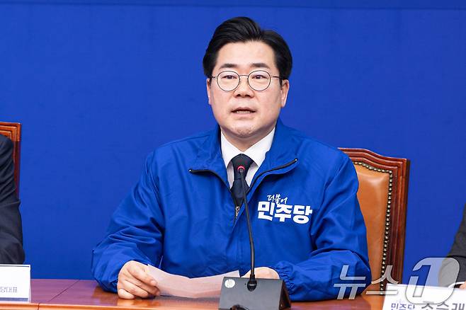 4일 서울 여의도 국회에서 열린 제9회 더불어민주당 지방선거 광역단체장 심사 결과 발표에서 인천시장 후보 공천이 확정된 박찬대 의원이 인사말하고 있다.2026.3.4 ⓒ 뉴스1 이승배 기자