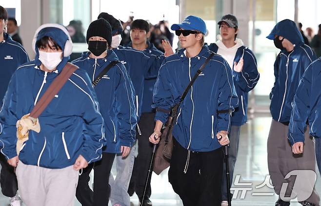 그룹 방탄소년단(BTS)이 22일 오전 인천국제공항을 통해 미국 뉴욕으로 출국하고 있다. 2026.3.22 ⓒ 뉴스1 구윤성 기자